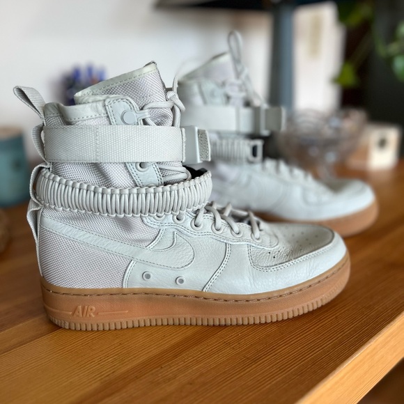 Nike Air Force high top crème thick sole shoes size